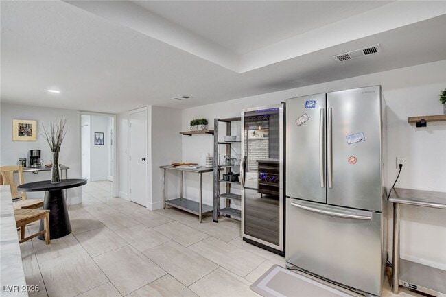 Building Photo - 945 Vegas Valley Dr