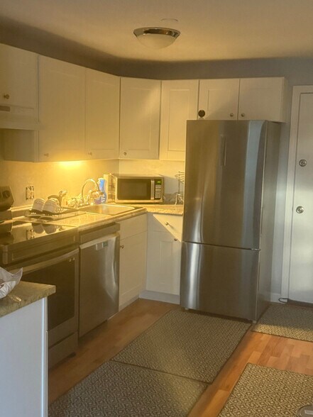 Building Photo - 105 Elmwood Dr