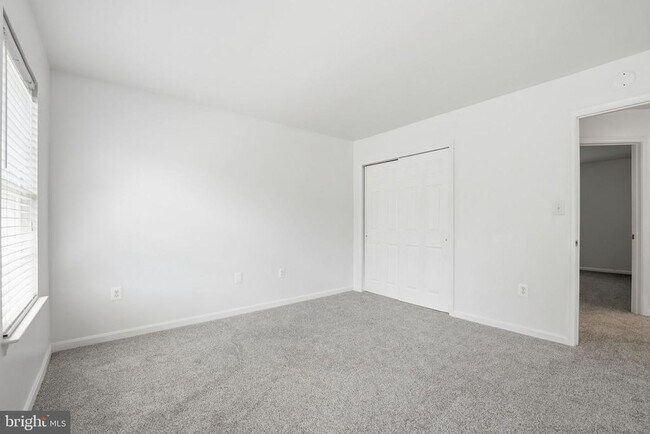 Building Photo - 11 St Marks Ct