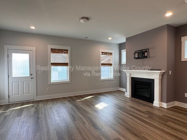 Building Photo - 1328 Barreto Dr