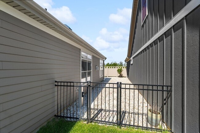 Building Photo - Luxury Maintenance-Free Former Model Home in Grove City – 2 Bed, 2 Bath Ranch