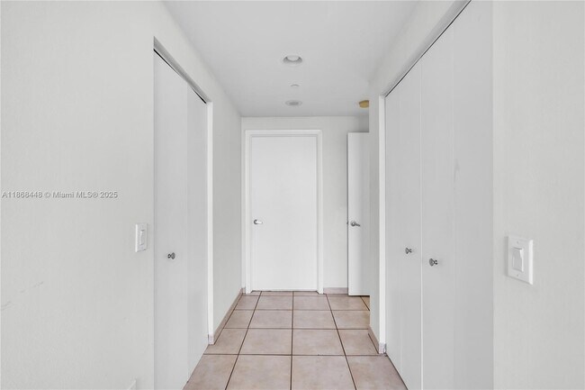 Building Photo - 2475 Brickell Ave
