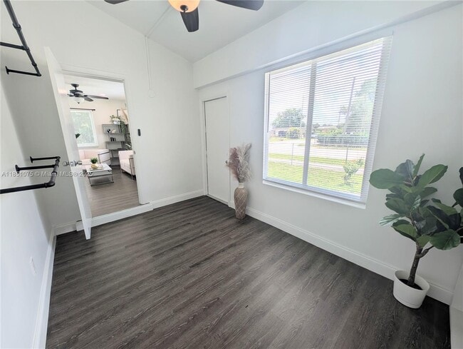 Building Photo - 1108 N 19th Ave
