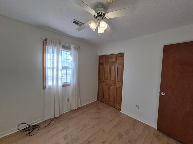 Building Photo - Charming 3BR 1.5BA Home w/ In-Unit Laundry + Central Air + Garage in Avon