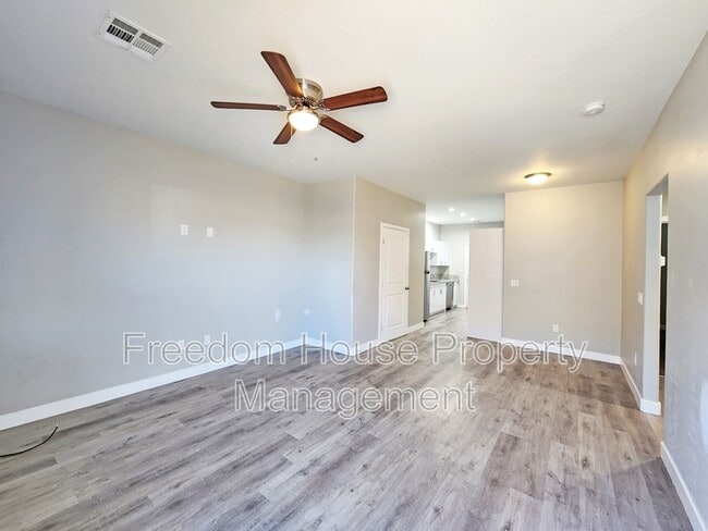 Building Photo - 1111 Sixshooter Ave