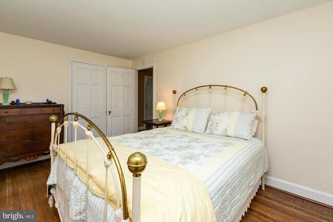 Building Photo - 515 Manor Rd