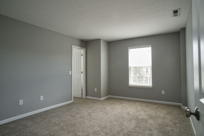 Building Photo - 4BDRM, 2.5 BA with finished basement in Westminster