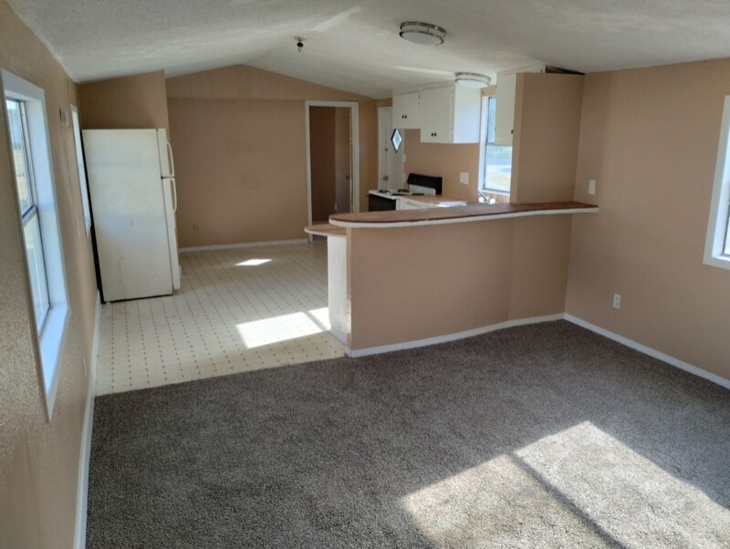 Building Photo - 120 SE Camelot Loop