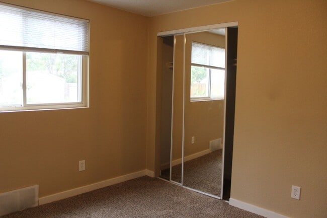 Building Photo - 3 BR/ 1 BA Ranch home in Commerce City!
