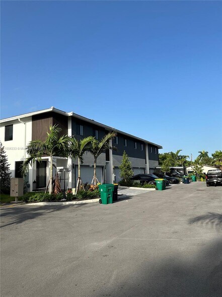 Primary Photo - 4627 SW 32nd Ave