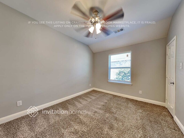 Building Photo - 1304 Roadrunner Dr