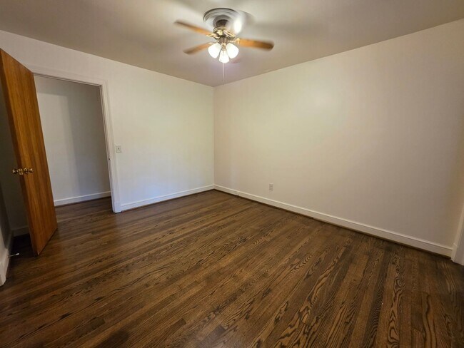 Building Photo - 318 Jasper Ln