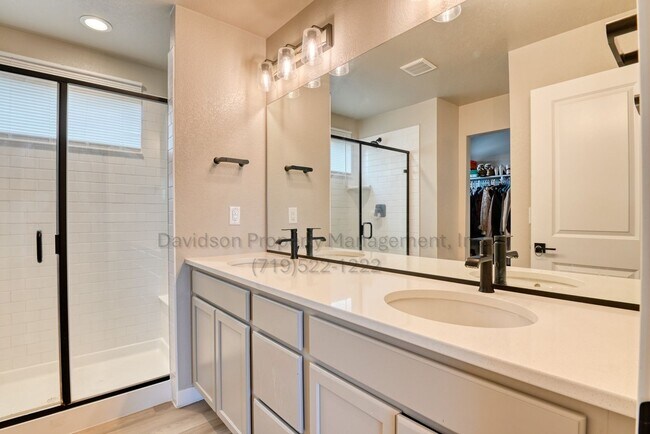 Building Photo - Gorgeous 3 Bedroom House Located in Lorson...