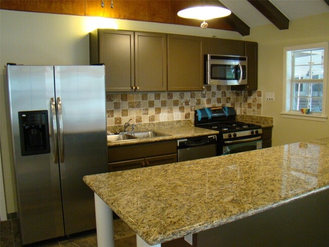 Building Photo - 4628 Roseneath Dr
