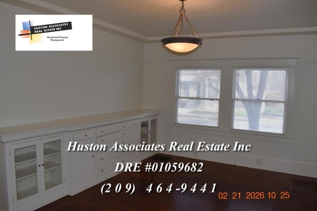 Building Photo - 845 N Lincoln St