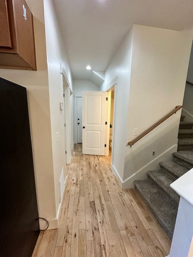 Building Photo - Beautiful 4 bedroom townhome