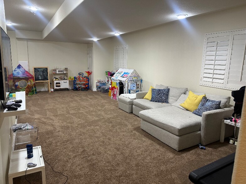 Building Photo - 1516 S Logan St