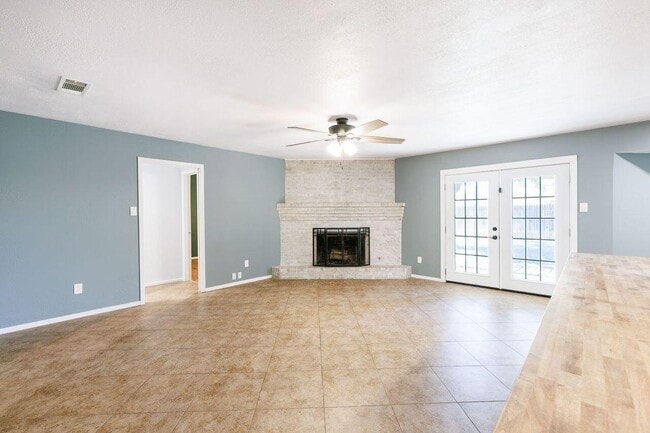 Building Photo - 5519 1st Pl