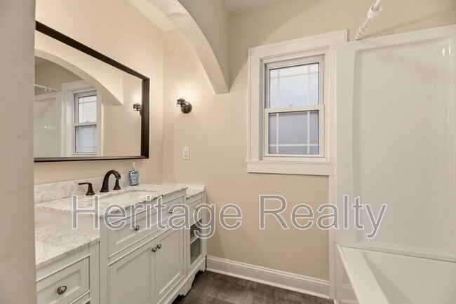 Building Photo - 3820 Sutherland Ave