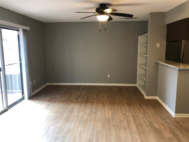 Building Photo - 10615 Briar Forest Dr