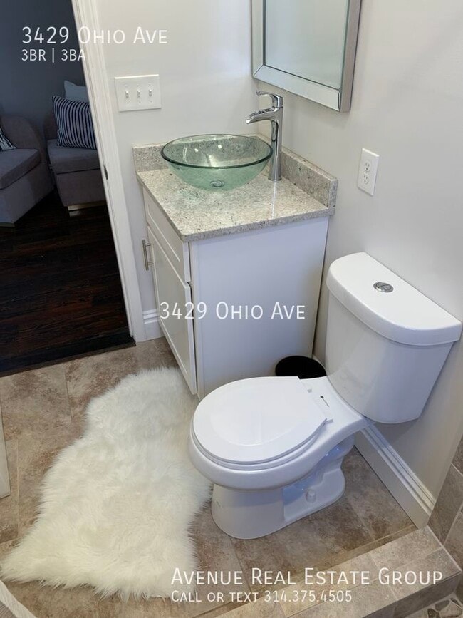 Building Photo - Beautifully Renovated Townhouse