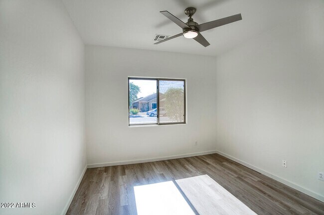 Building Photo - 1704 S 79th Glen