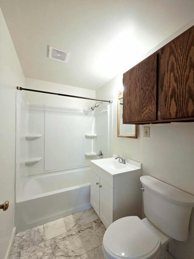 Building Photo - Two Bedrooms & One Bathroom Home $100.00 o...