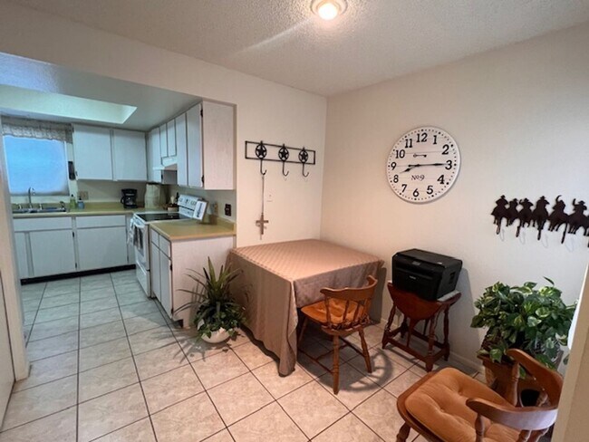 Building Photo - 25246 S Glenburn Dr