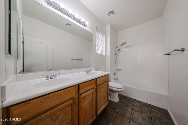 Building Photo - 961 E Redondo Dr