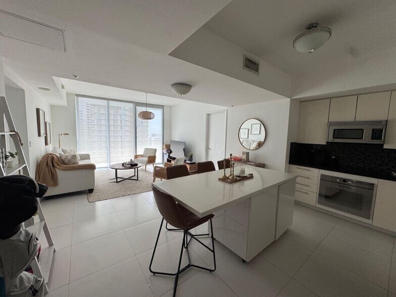 Building Photo - 92 SW 3rd St