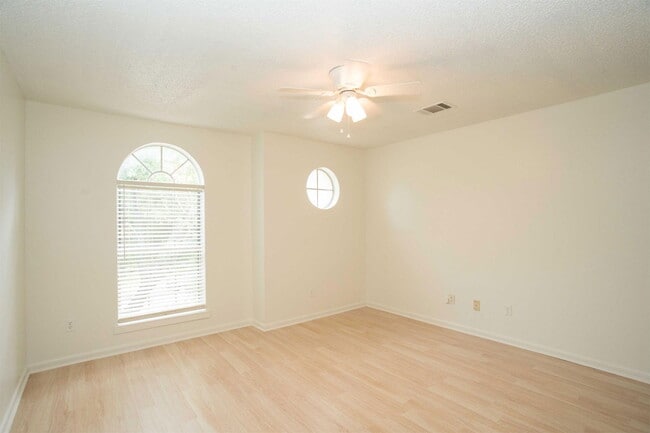 Building Photo - 1402 Green Terrace Dr