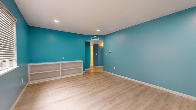 Building Photo - Rumble1617/1619