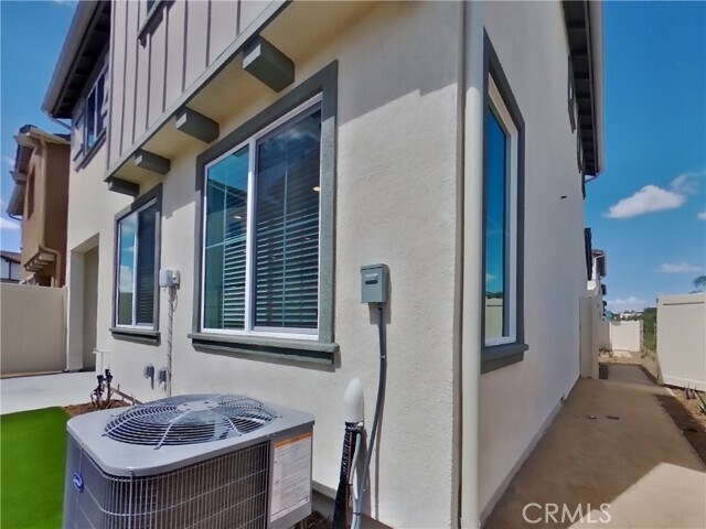 Building Photo - 31714 Luther Dr
