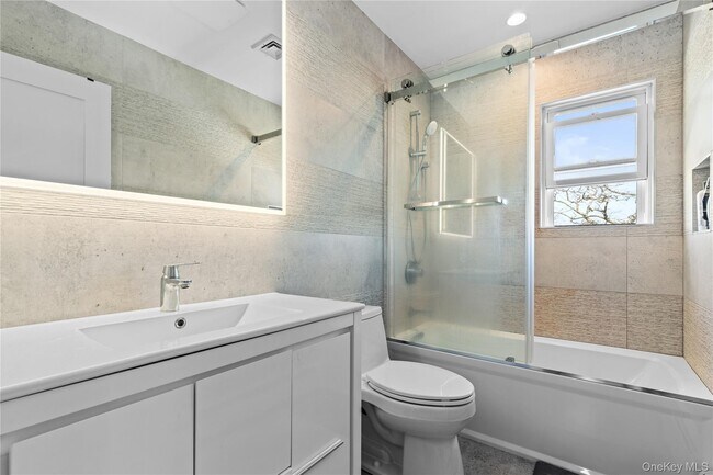 Building Photo - 175 Roosevelt Blvd