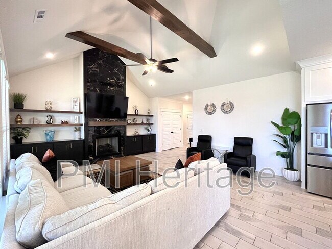 Building Photo - 2061 Larry Ln