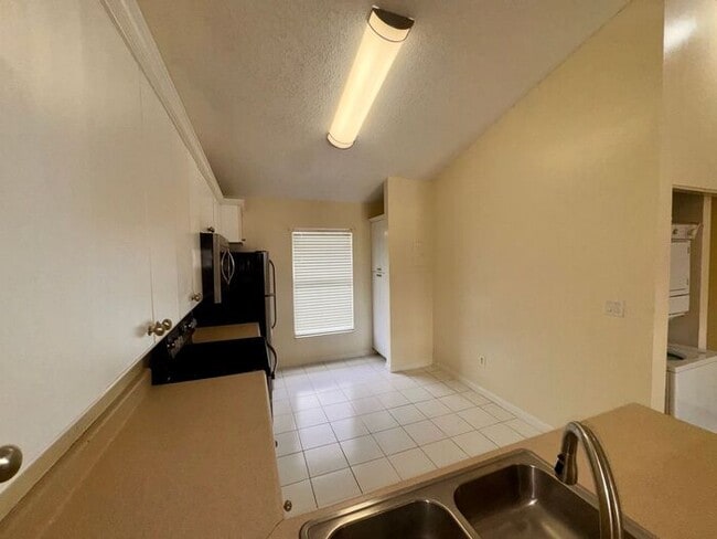 Building Photo - 3651 N Goldenrod Rd