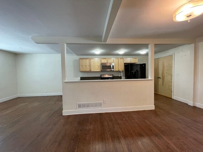 Building Photo - $0 DEPOSIT OPTION! 3 BED/2 BATH IN DELMAR PARKWAY