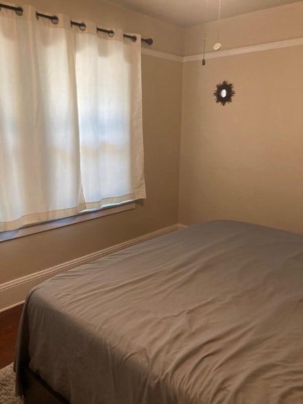 Building Photo - 1539 W Willow St