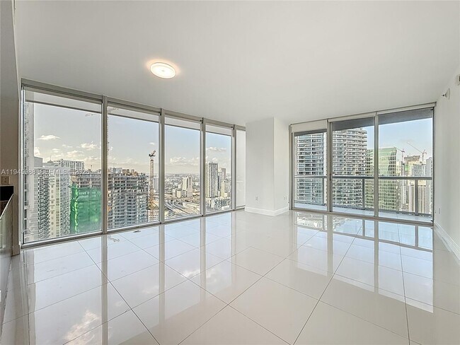 Building Photo - 475 Brickell Ave