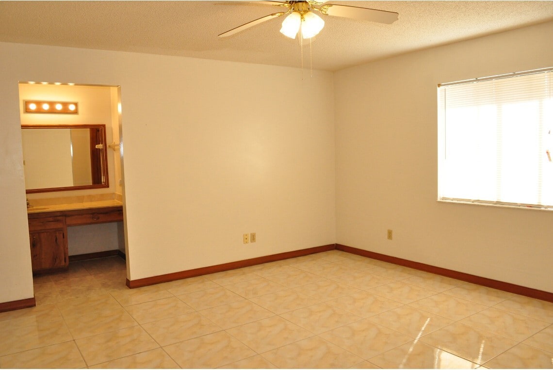 Masterbedroom - 916 Spring St NW