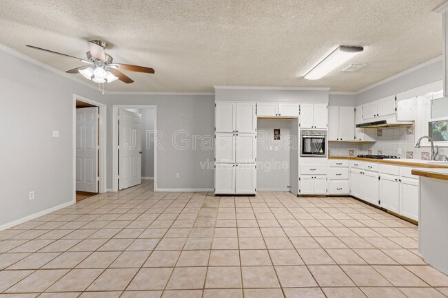 Building Photo - 8806 Fox Hollow Dr