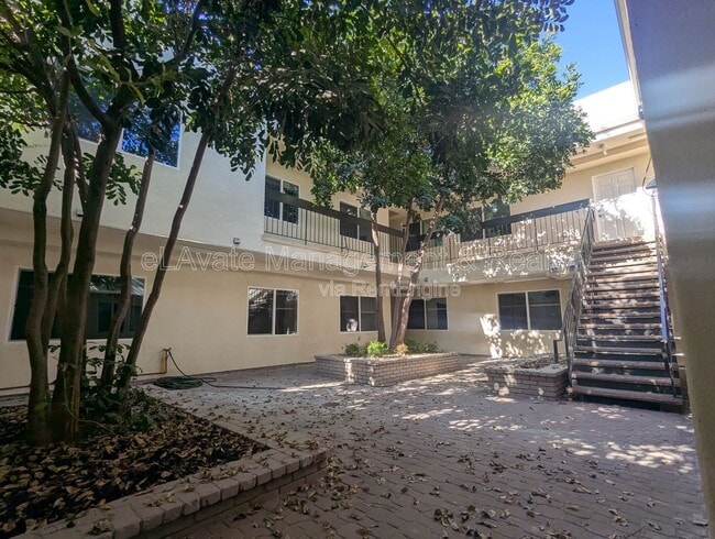 Building Photo - 14411 Vanowen St