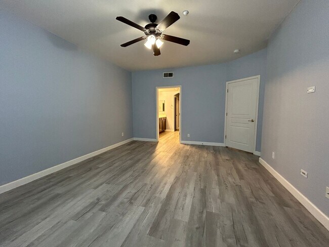 Building Photo - 955 E Knox Rd