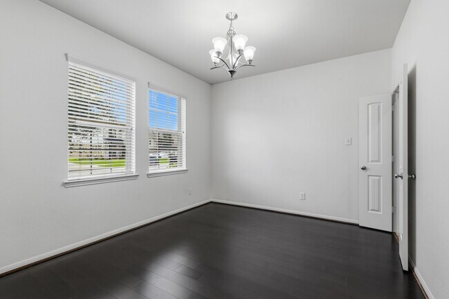 Building Photo - 271 Westwood Dr