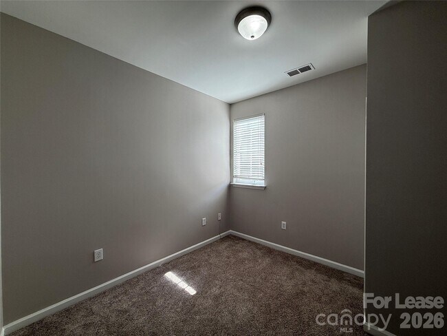 Building Photo - 933 Central Park Cir