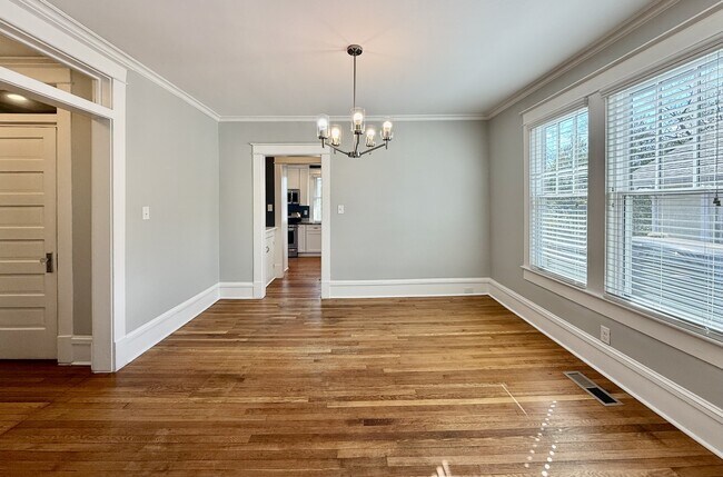 Building Photo - 107 W Geer St