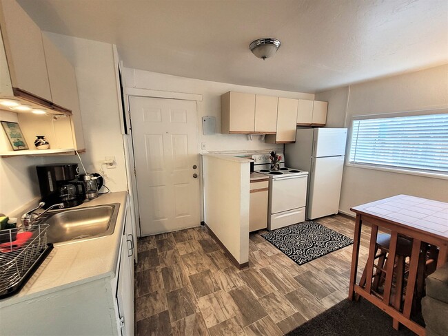 Building Photo - Walk & Bike Friendly! Great Economical Rental, West-side Studio, Fully Furnished Monthly Rental