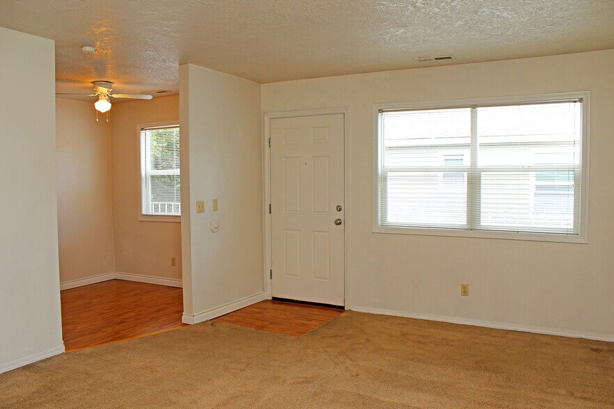 Building Photo - 3805-3805 SE Cesar Estrada Chavez Blvd