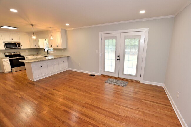 Building Photo - 3645 Shenandoah Dr