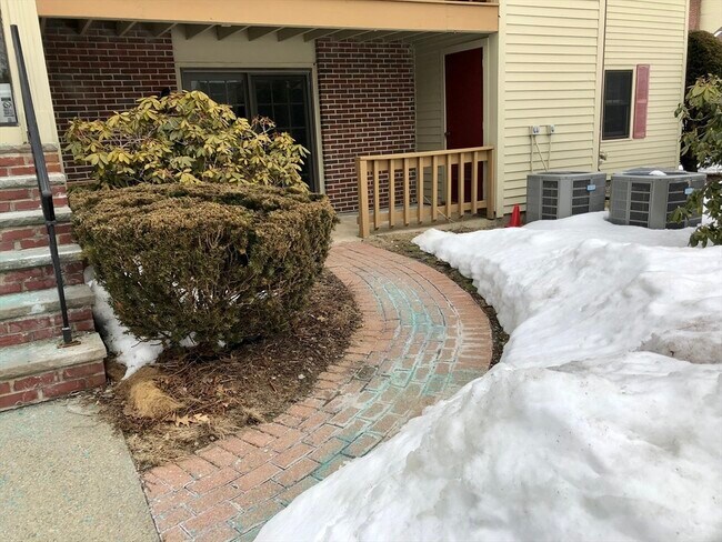 Building Photo - 98 Apache Way